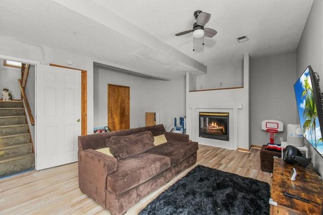 2338 NE Overbrook Drive, Blue Springs, MO 64029