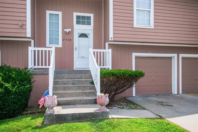 2338 NE Overbrook Drive, Blue Springs, MO 64029