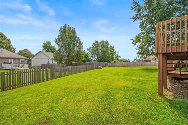 2338 NE Overbrook Drive, Blue Springs, MO 64029