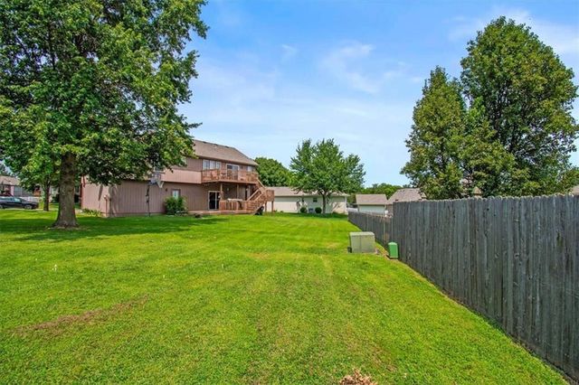 2338 NE Overbrook Drive, Blue Springs, MO 64029