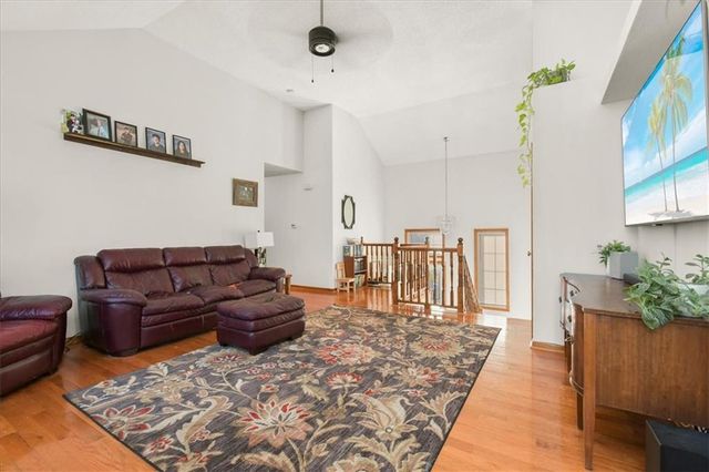 2338 NE Overbrook Drive, Blue Springs, MO 64029