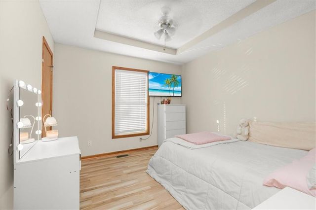 2338 NE Overbrook Drive, Blue Springs, MO 64029