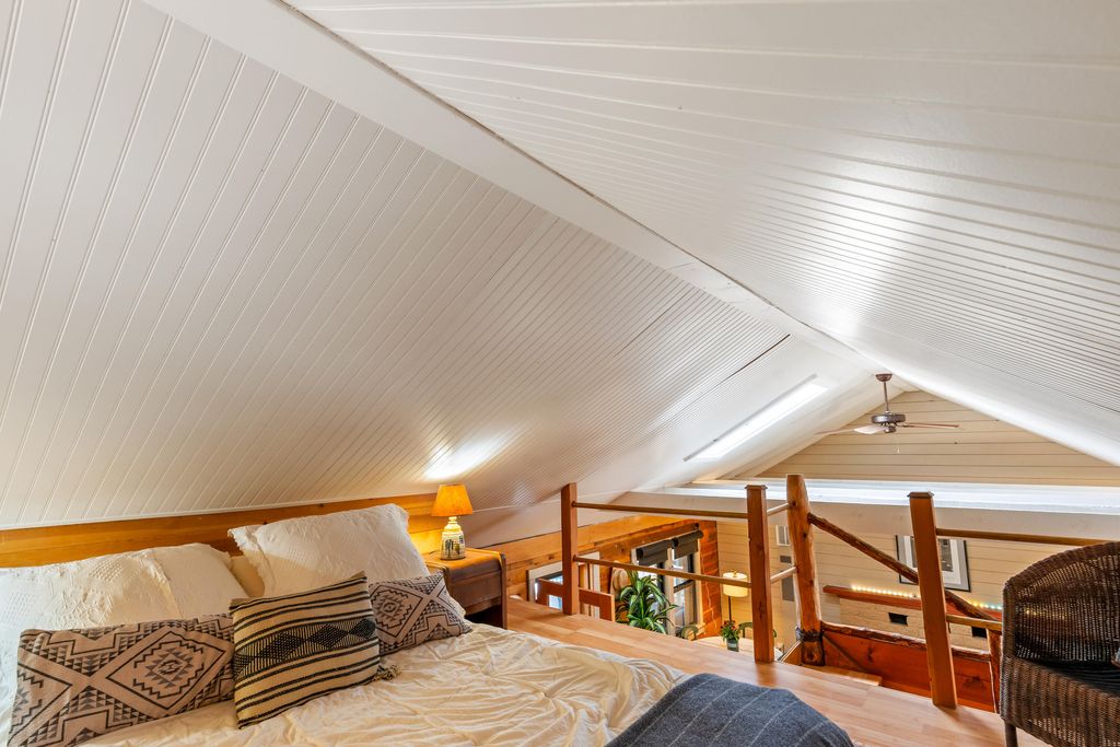 Image 11 of property listing at 578 Horseshoe Loop, Jemez Springs, NM 87025