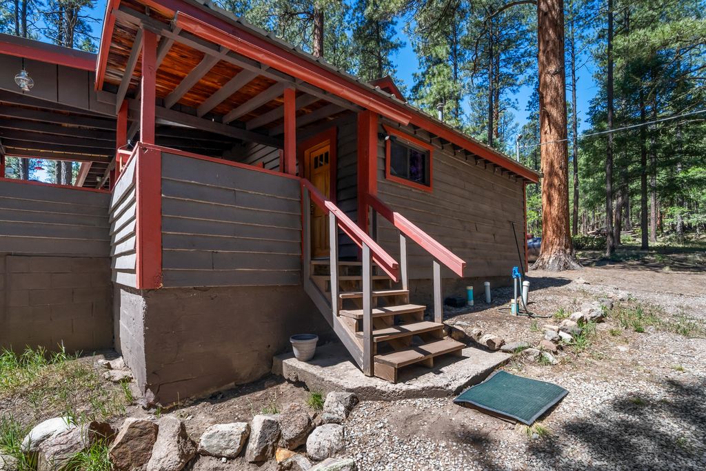 Image 28 of property listing at 578 Horseshoe Loop, Jemez Springs, NM 87025
