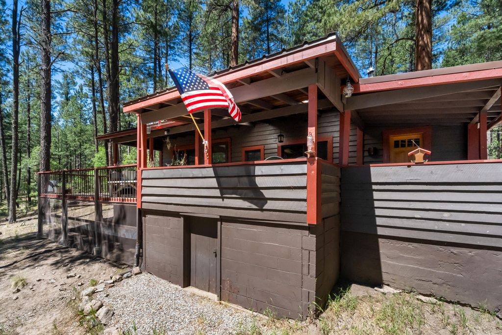 Image 4 of property listing at 578 Horseshoe Loop, Jemez Springs, NM 87025