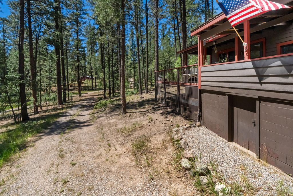 Image 43 of property listing at 578 Horseshoe Loop, Jemez Springs, NM 87025