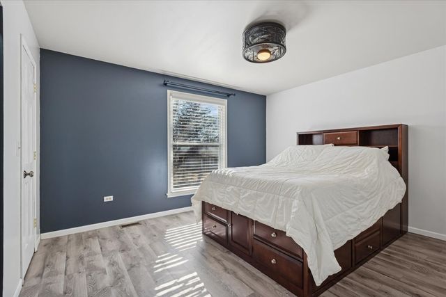 1137 Crimson Court, Naperville, IL 60564