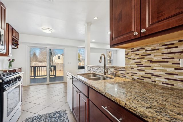 1137 Crimson Court, Naperville, IL 60564