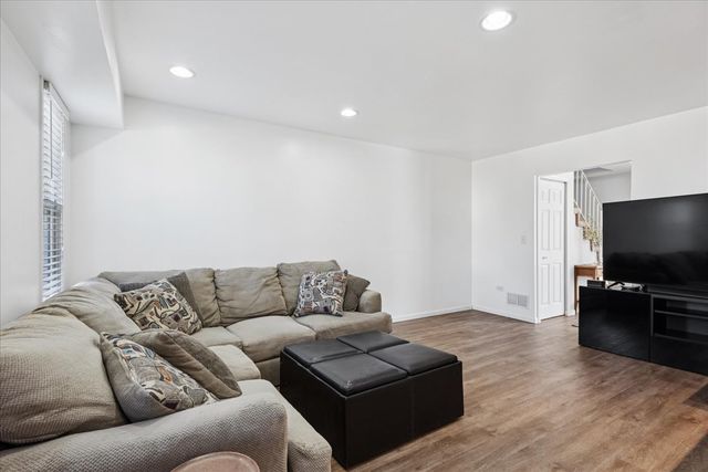 1137 Crimson Court, Naperville, IL 60564