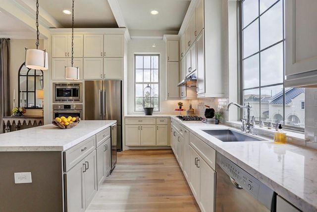 210 Morningside Park Street, Houston, TX 77024