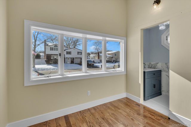 23 Catherwood Crescent, Melville, NY 11747