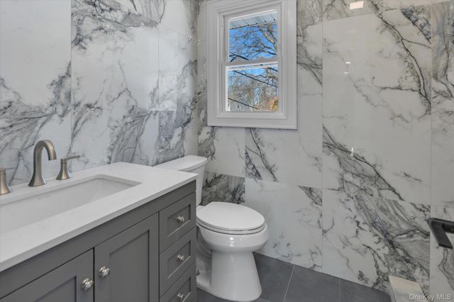 23 Catherwood Crescent, Melville, NY 11747