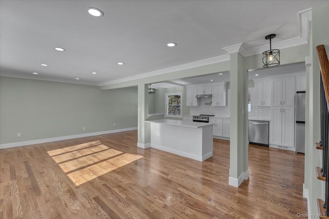 23 Catherwood Crescent, Melville, NY 11747