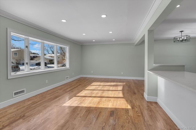 23 Catherwood Crescent, Melville, NY 11747