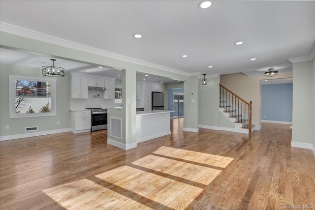 23 Catherwood Crescent, Melville, NY 11747