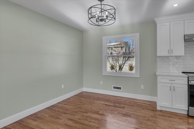 23 Catherwood Crescent, Melville, NY 11747