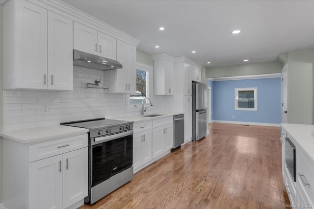 23 Catherwood Crescent, Melville, NY 11747