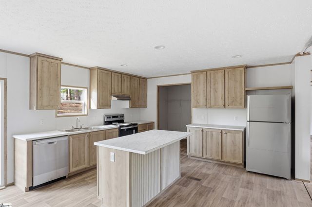 129 Ridgecrest Drive, Central, SC 29630