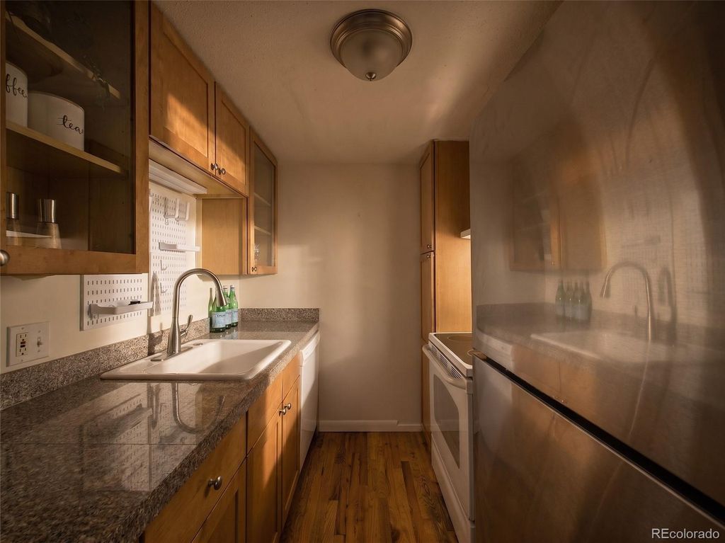 Image 11 of property listing at 830 E 11th Avenue 103, Denver, CO 80218