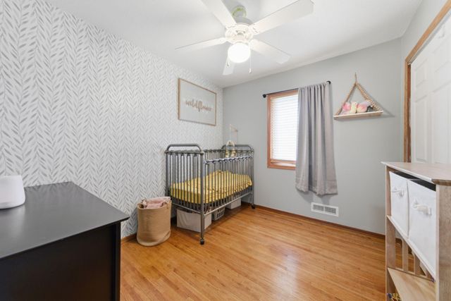 8226 Hillside Trail S, Cottage Grove, MN 55016