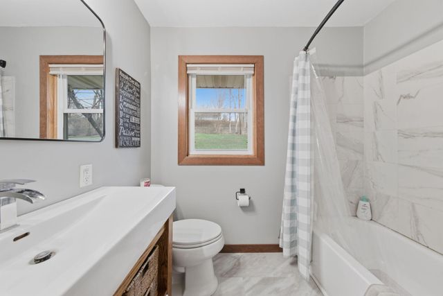 8226 Hillside Trail S, Cottage Grove, MN 55016