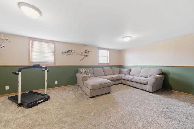 8226 Hillside Trail S, Cottage Grove, MN 55016