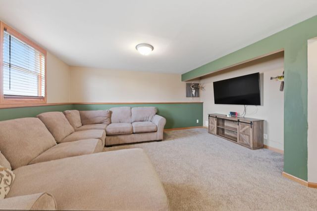 8226 Hillside Trail S, Cottage Grove, MN 55016