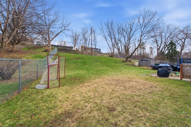 8226 Hillside Trail S, Cottage Grove, MN 55016