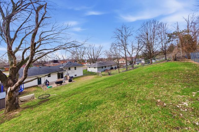 8226 Hillside Trail S, Cottage Grove, MN 55016