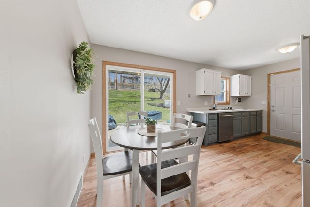 8226 Hillside Trail S, Cottage Grove, MN 55016