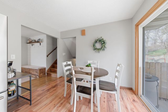 8226 Hillside Trail S, Cottage Grove, MN 55016