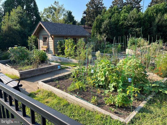 5 MONTAUK AVE, Fredericksburg, VA 22406