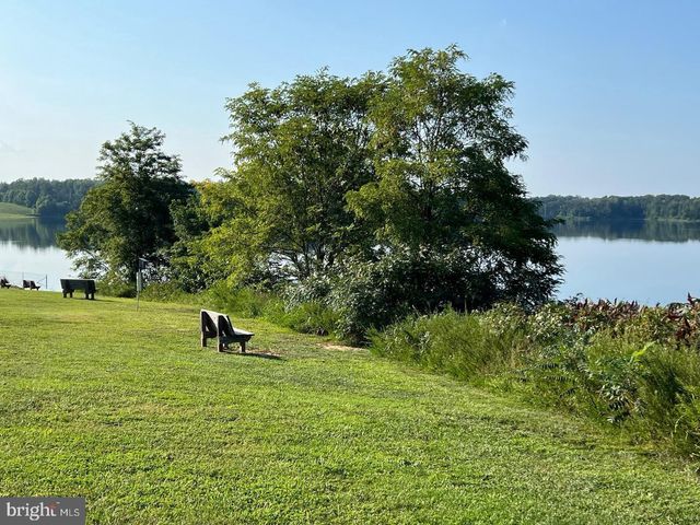 5 MONTAUK AVE, Fredericksburg, VA 22406