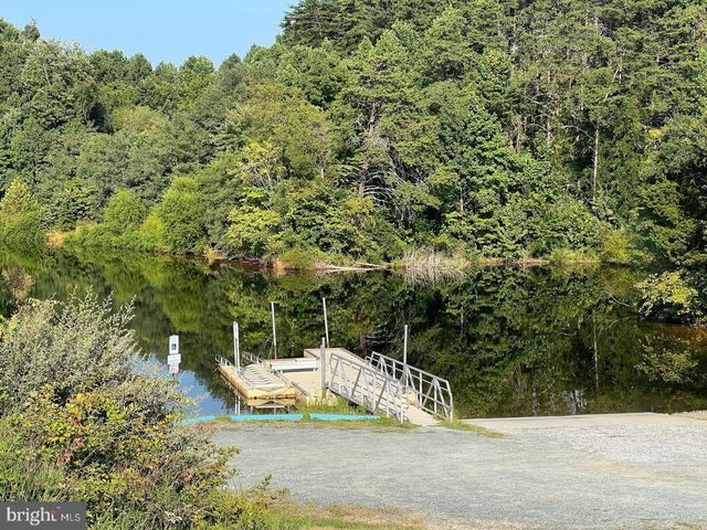 5 MONTAUK AVE, Fredericksburg, VA 22406