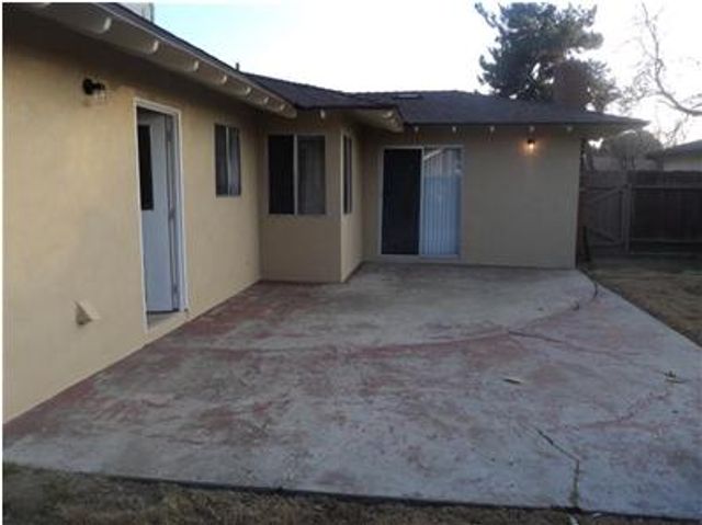580 Harris Drive, Shafter, CA 93263