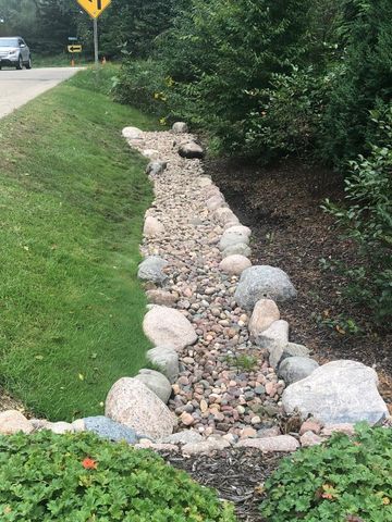 705 W Bradley ROAD, River Hills, WI 53217