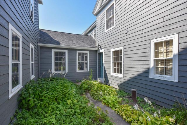 705 W Bradley ROAD, River Hills, WI 53217