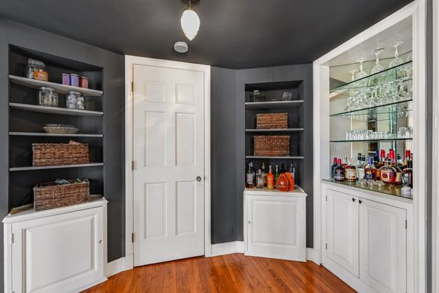 705 W Bradley ROAD, River Hills, WI 53217