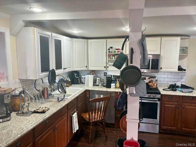 11 Tell Avenue, Deer Park, NY 11729