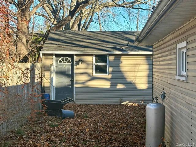 11 Tell Avenue, Deer Park, NY 11729