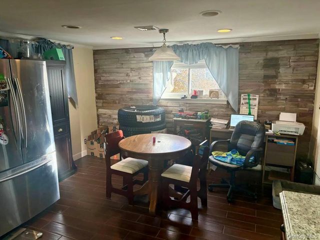 11 Tell Avenue, Deer Park, NY 11729