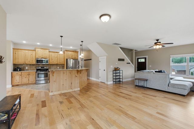 1813 N 7th Avenue, Ozark, MO 65721