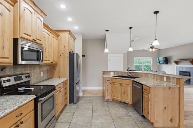 1813 N 7th Avenue, Ozark, MO 65721