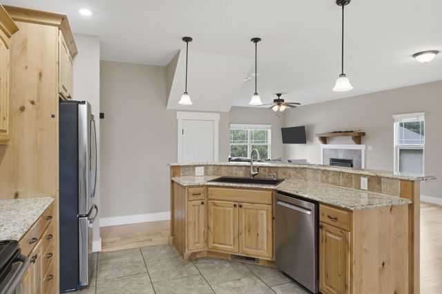 1813 N 7th Avenue, Ozark, MO 65721
