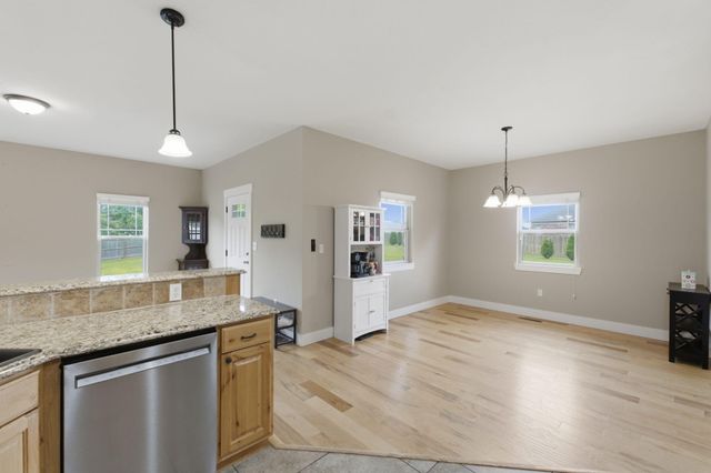 1813 N 7th Avenue, Ozark, MO 65721