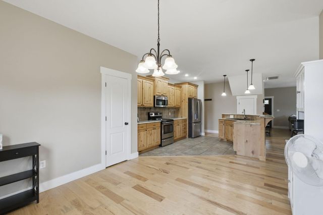 1813 N 7th Avenue, Ozark, MO 65721