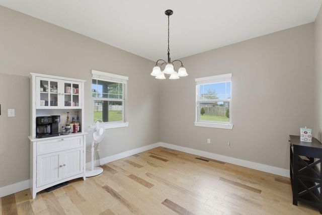 1813 N 7th Avenue, Ozark, MO 65721