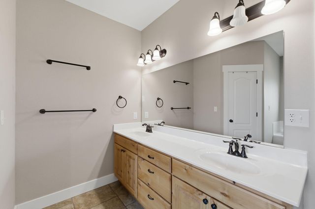 1813 N 7th Avenue, Ozark, MO 65721