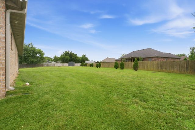 1813 N 7th Avenue, Ozark, MO 65721