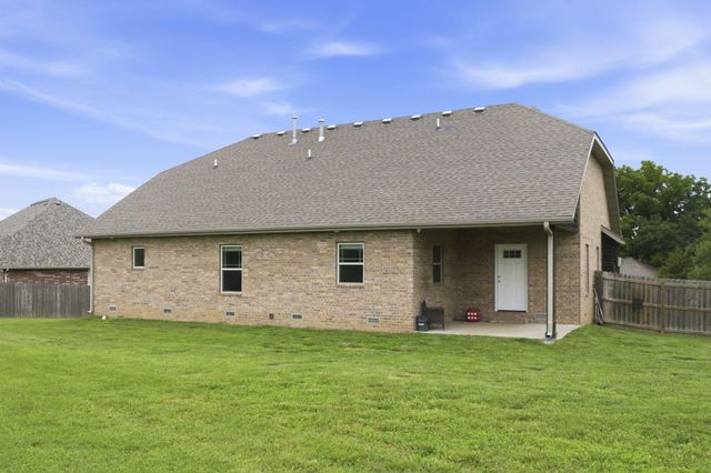 1813 N 7th Avenue, Ozark, MO 65721